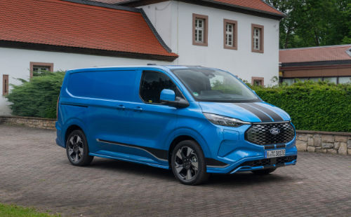 Der Ford E-Transit Custom